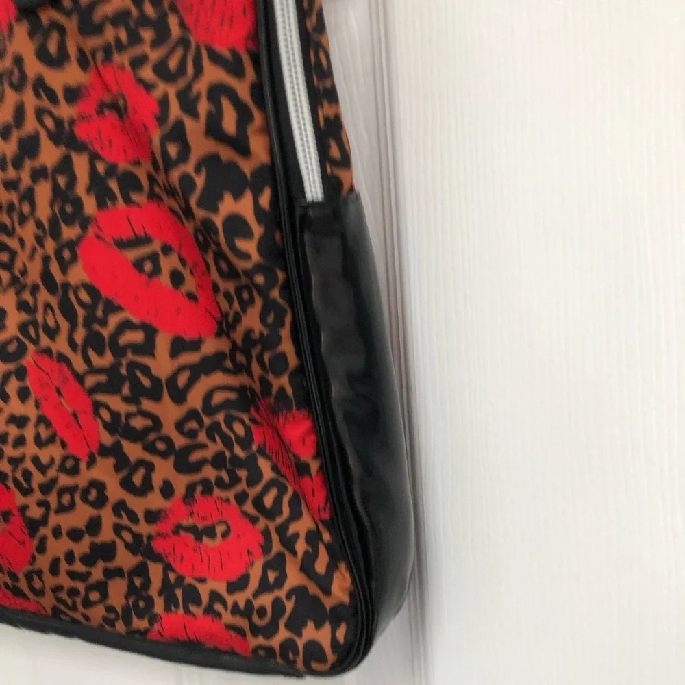 Betsey Johnson flaws multiple